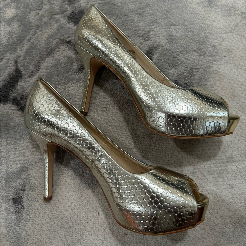 Nine West women’s platform heels size 10.5